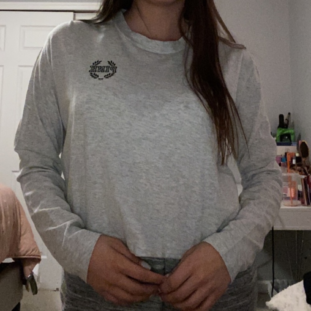 PINK Gray Cropped Long-Sleeve Shirt